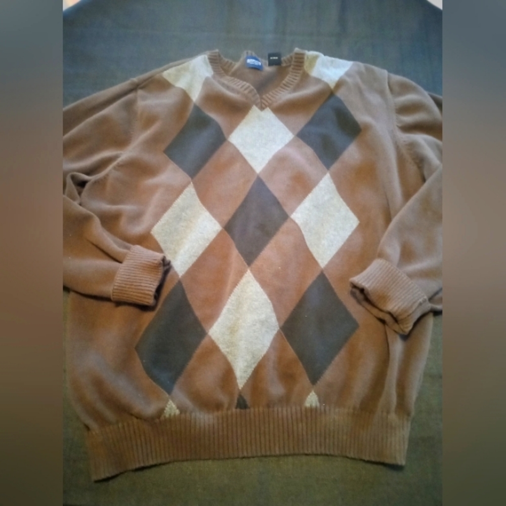Men's arrow sweater, color brown size large